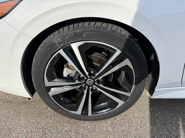 Used 2022 Nissan Sentra SR w/ Lighting Package FWD image 30