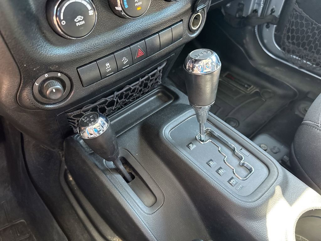 Used 2014 Jeep Wrangler Unlimited Sport w/ Quick Order Package 24S AWD/4WD image 17
