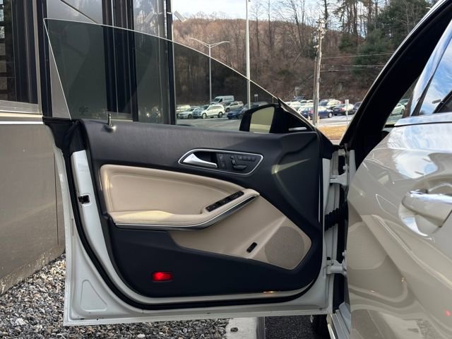 Used 2016 Mercedes-Benz CLA 250 image 18