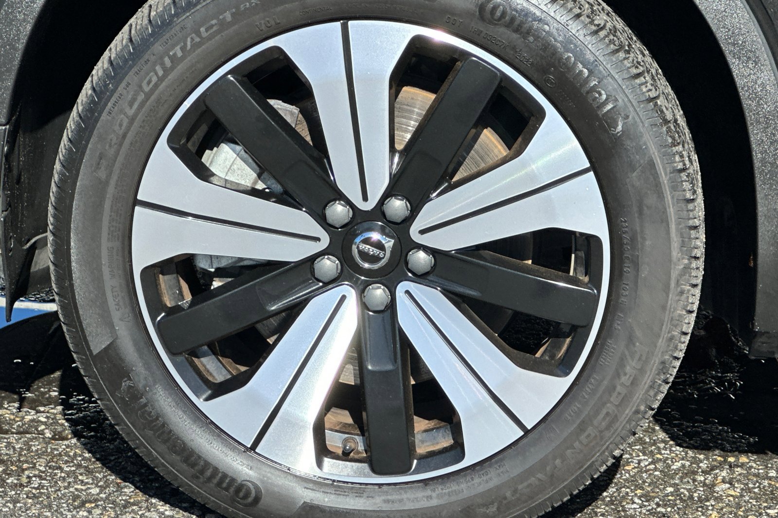 Certified 2023 Volvo XC40 Recharge Core image 32