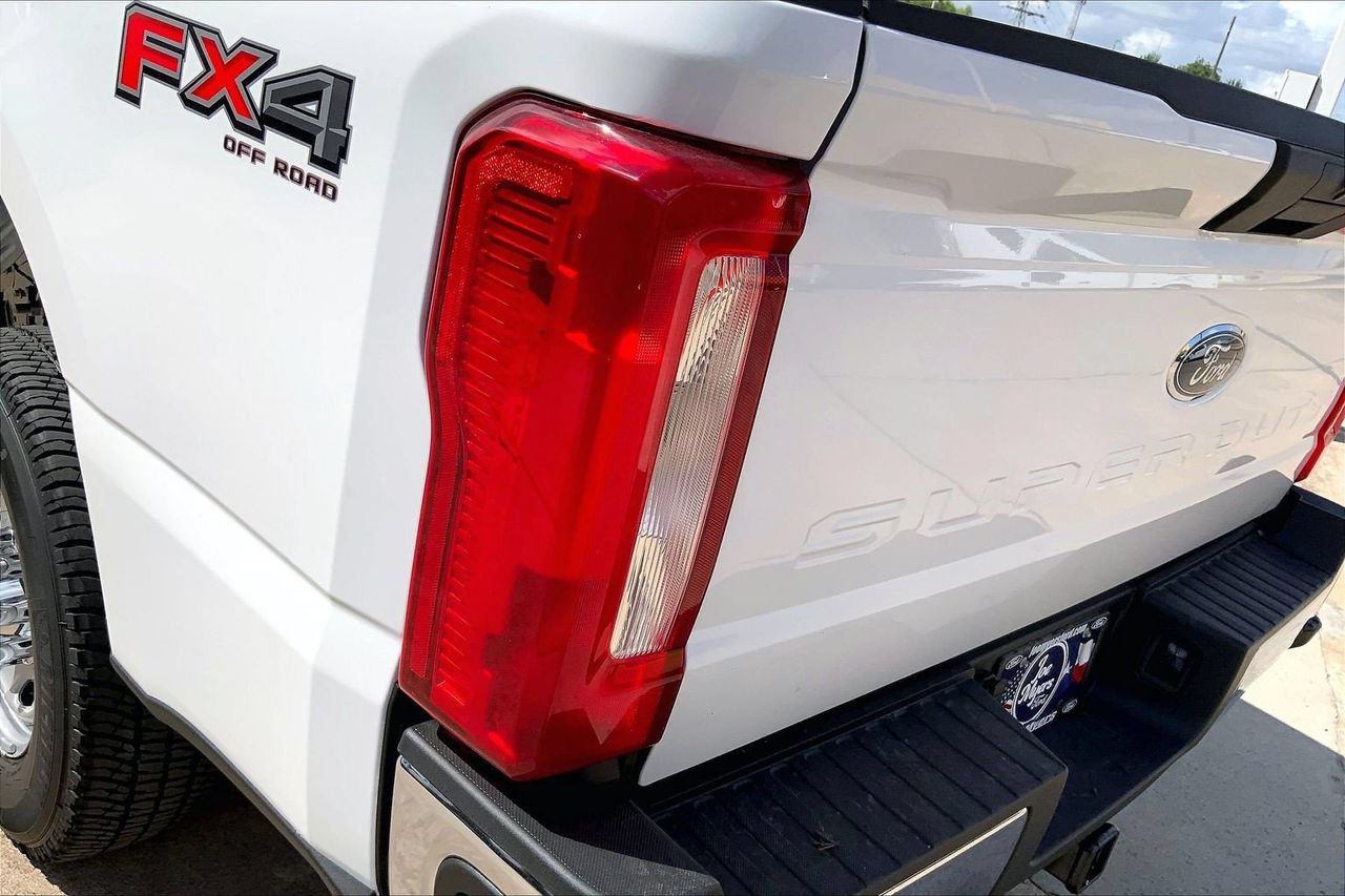 New 2026 Ford F250 XL w/ FX4 Off-Road Package AWD/4WD image 6