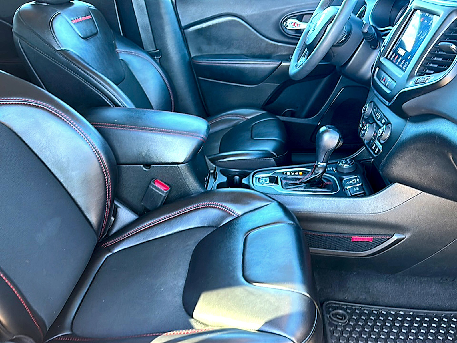 Used 2022 Jeep Cherokee Trailhawk w/ Trailer Tow Group image 23