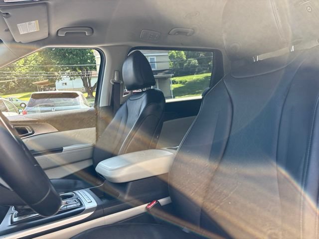 Used 2023 Kia Carnival LX FWD image 19