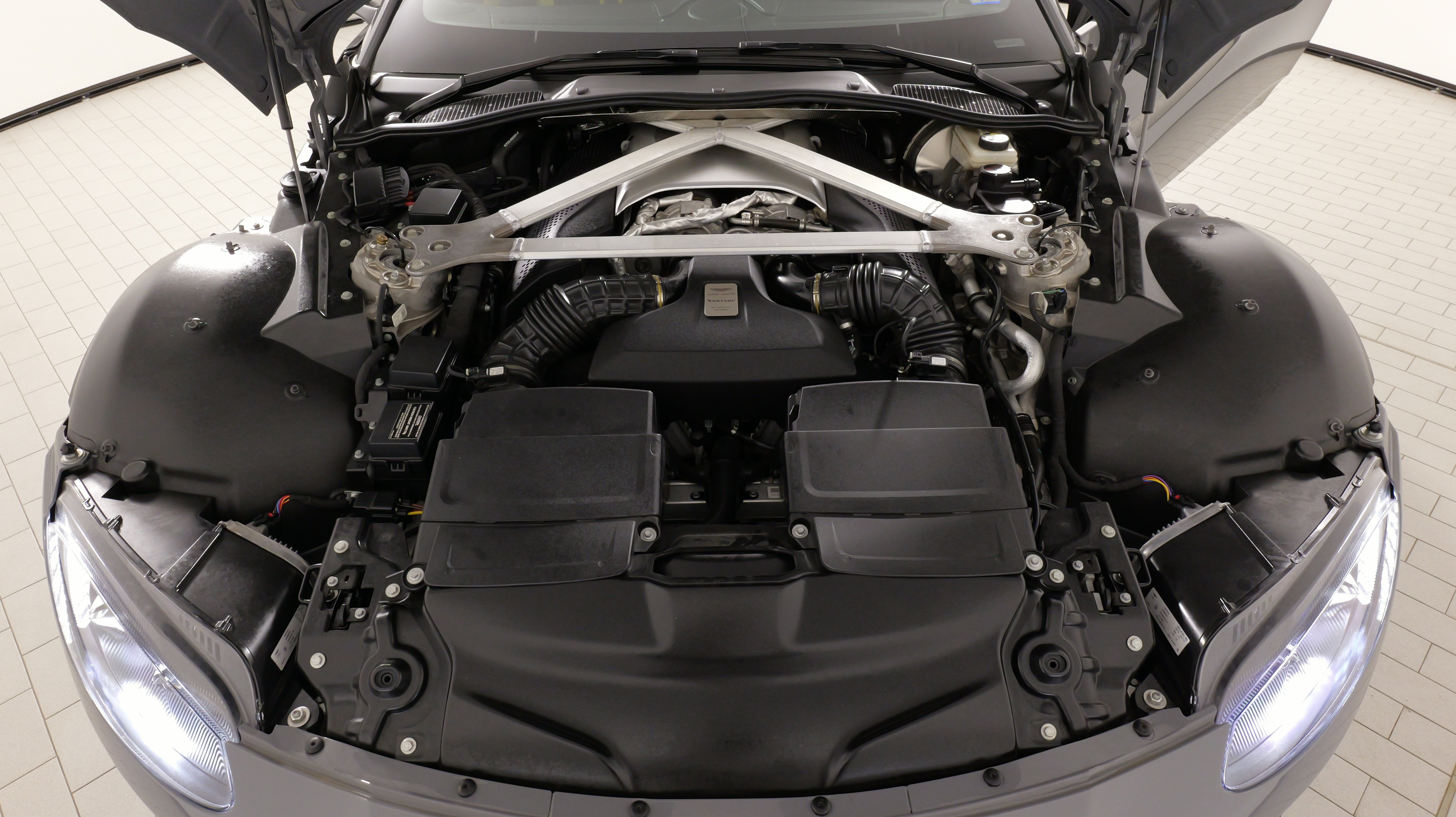 Used 2019 Aston Martin V8 Vantage Coupe RWD image 67