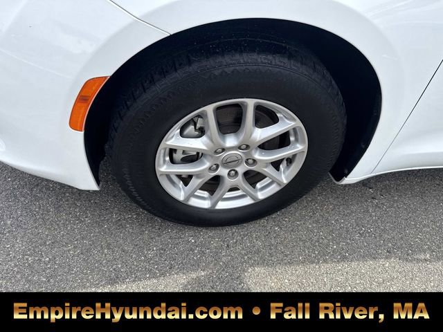 Used 2022 Chrysler Voyager LX image 11