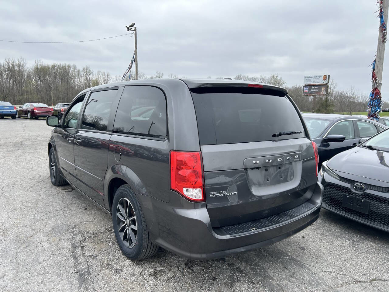 Used 2016 Dodge Grand Caravan SXT image 3