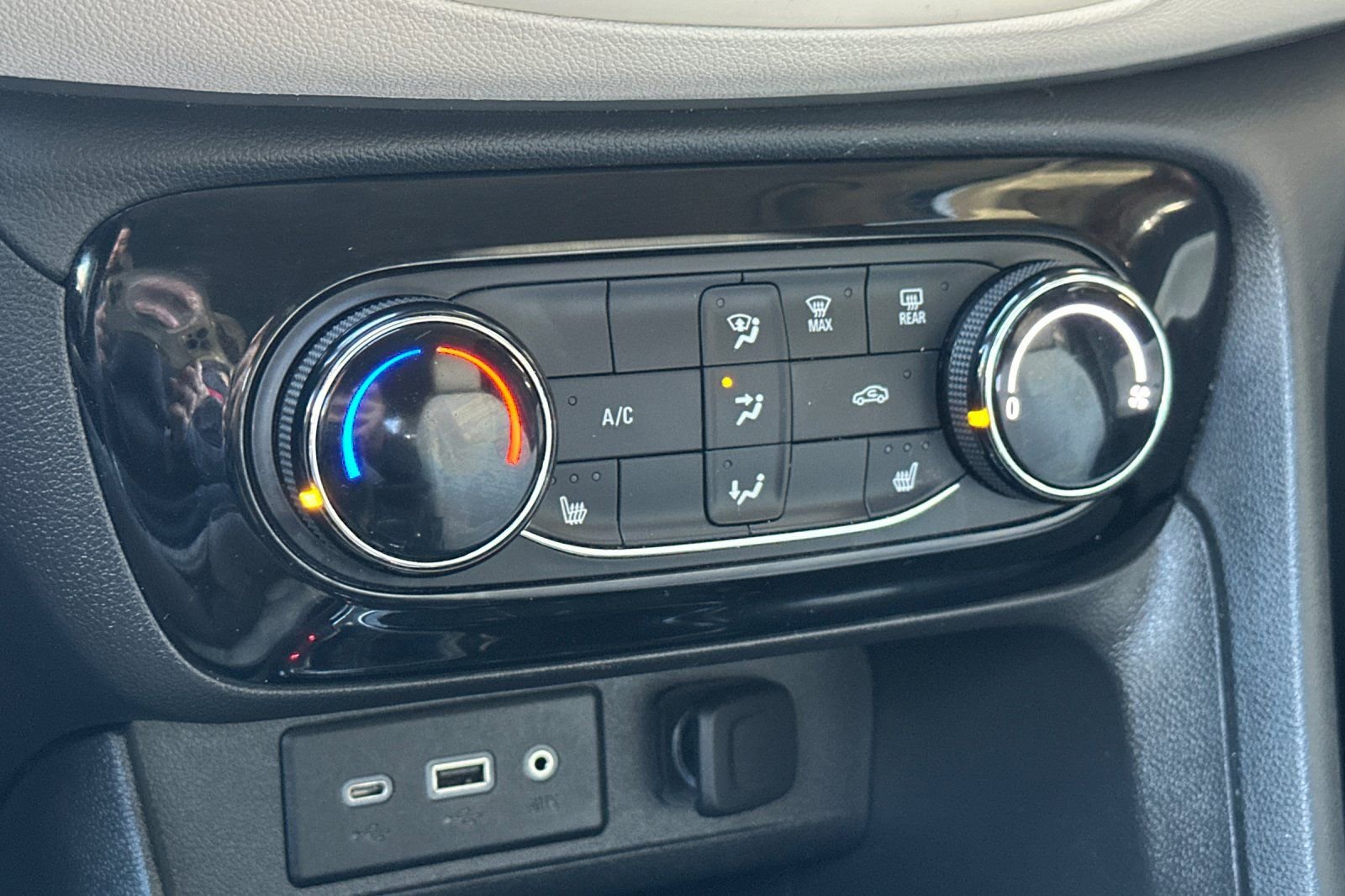 Certified 2023 Buick Encore GX Preferred w/ Cold Weather Comfort Package image 27