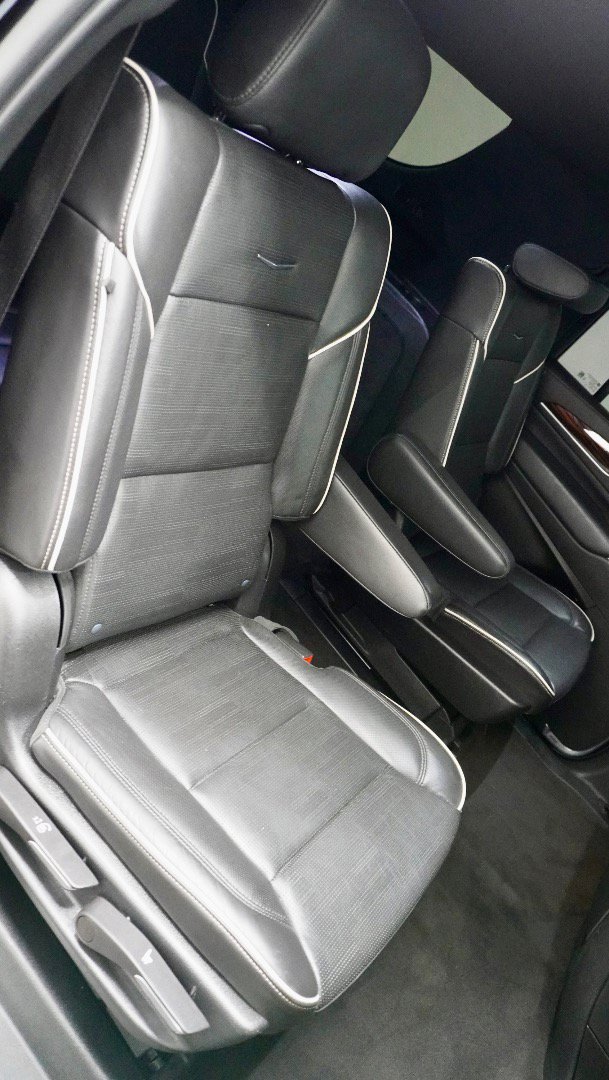 Used 2022 Cadillac Escalade ESV Premium Luxury AWD/4WD image 10