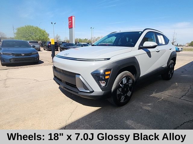 Used 2025 Hyundai Kona SEL image 11