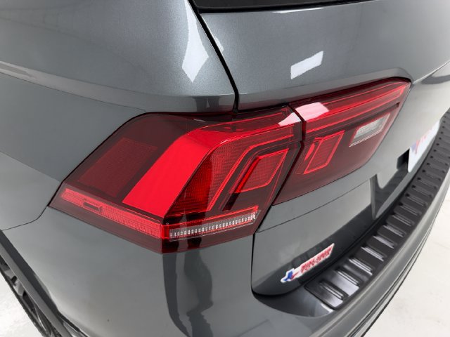 Used 2023 Volkswagen Tiguan SE R-Line FWD image 36