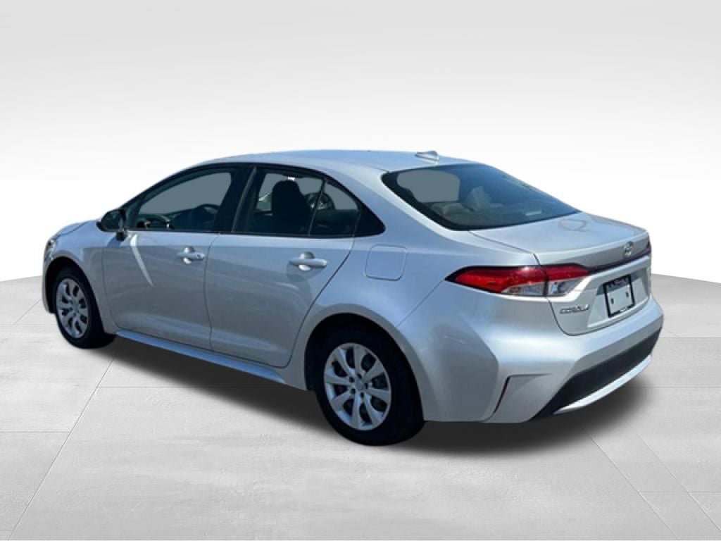 Used 2020 Toyota Corolla LE FWD image 4