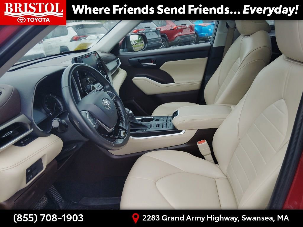 Used 2021 Toyota Highlander XLE AWD/4WD image 15
