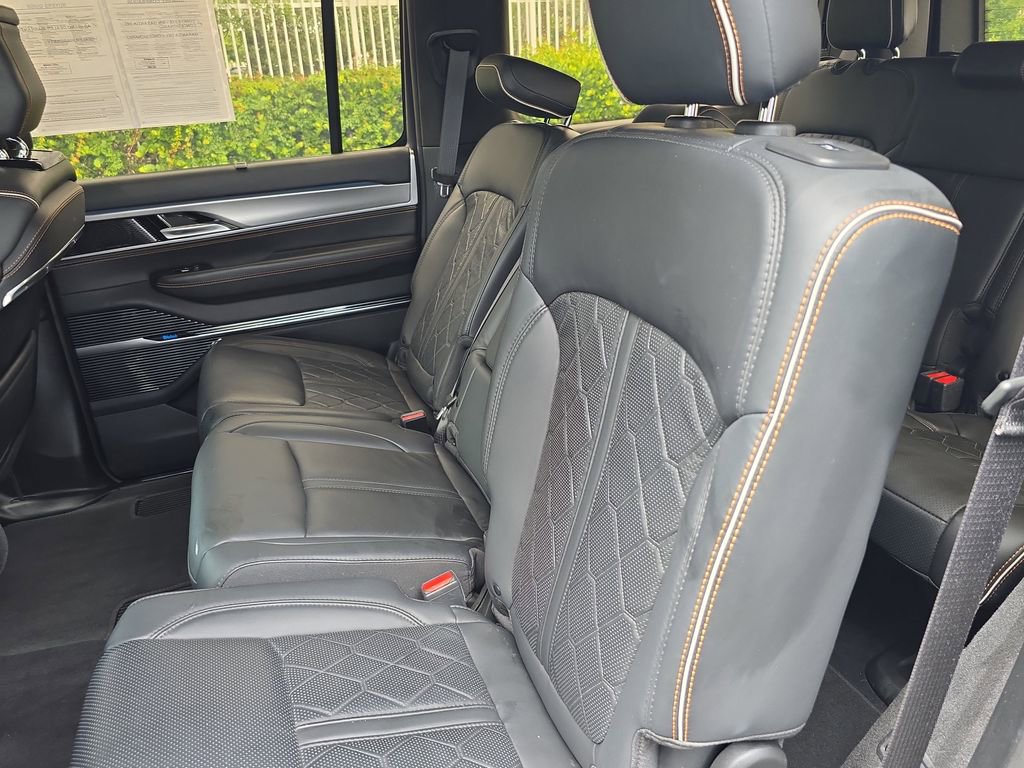 Used 2023 Jeep Grand Wagoneer Series III image 14