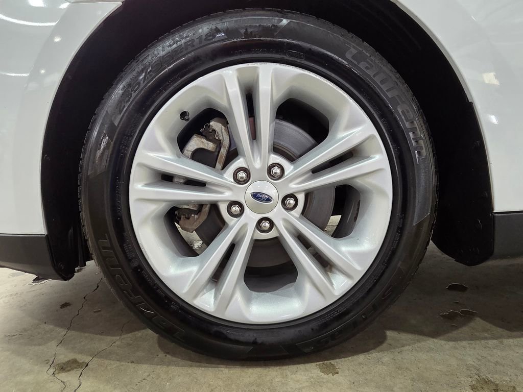 Used 2015 Ford Taurus SE image 19
