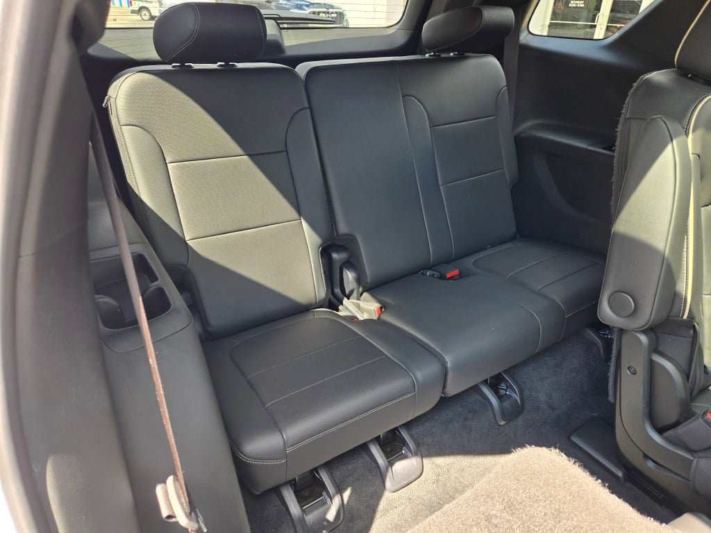 Used 2023 Chevrolet Traverse Premier w/ Redline Edition image 13