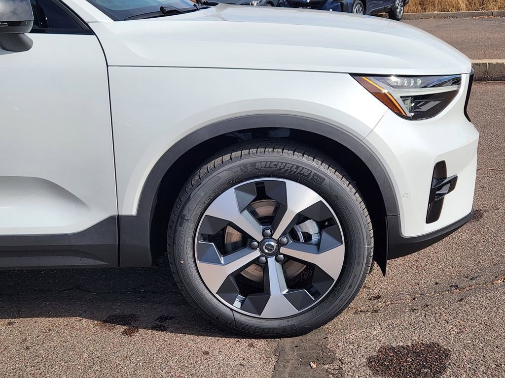 New 2026 Volvo XC40 B5 Plus w/ Protection Package Premier image 28