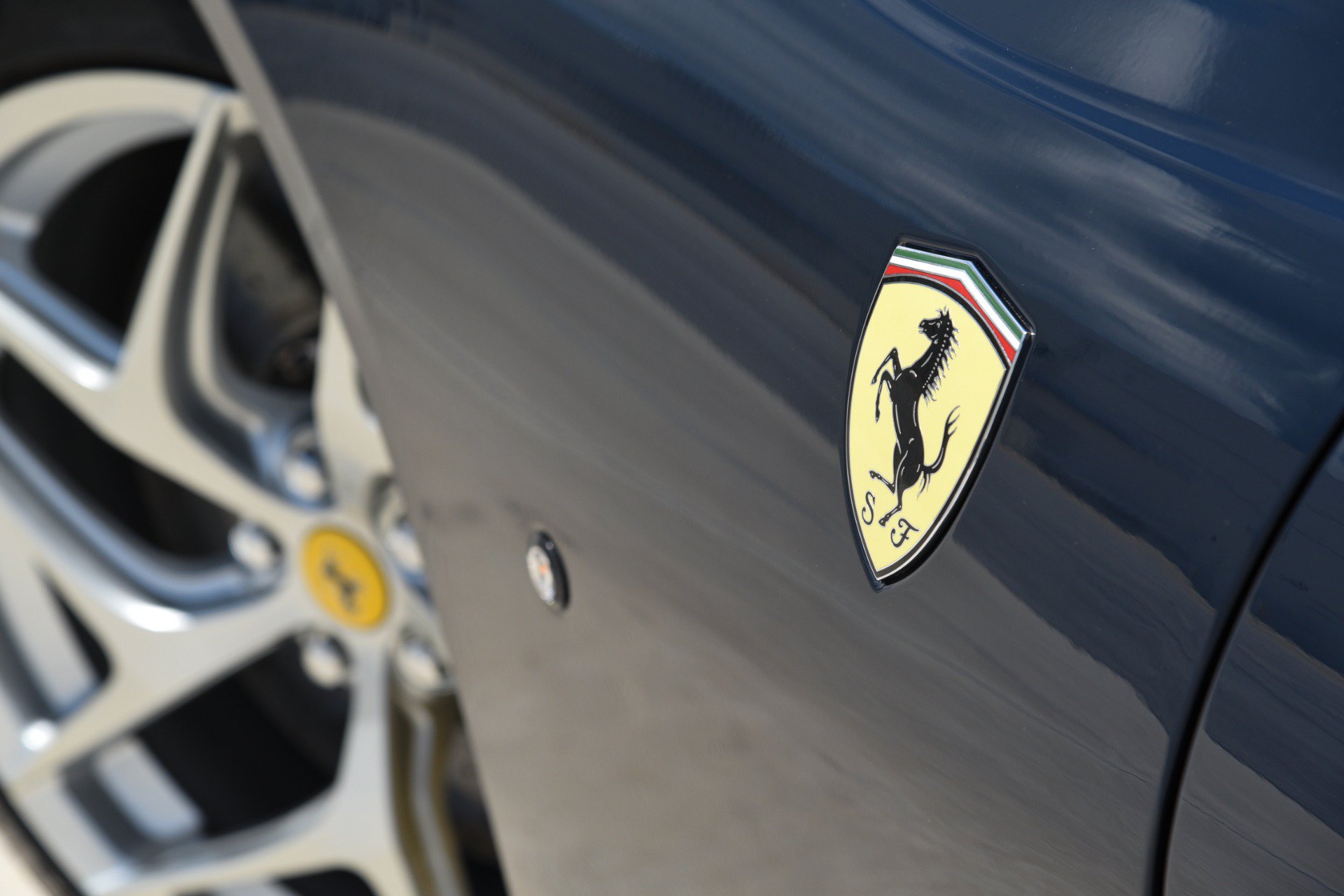 Used 2020 Ferrari 812 Superfast RWD image 19