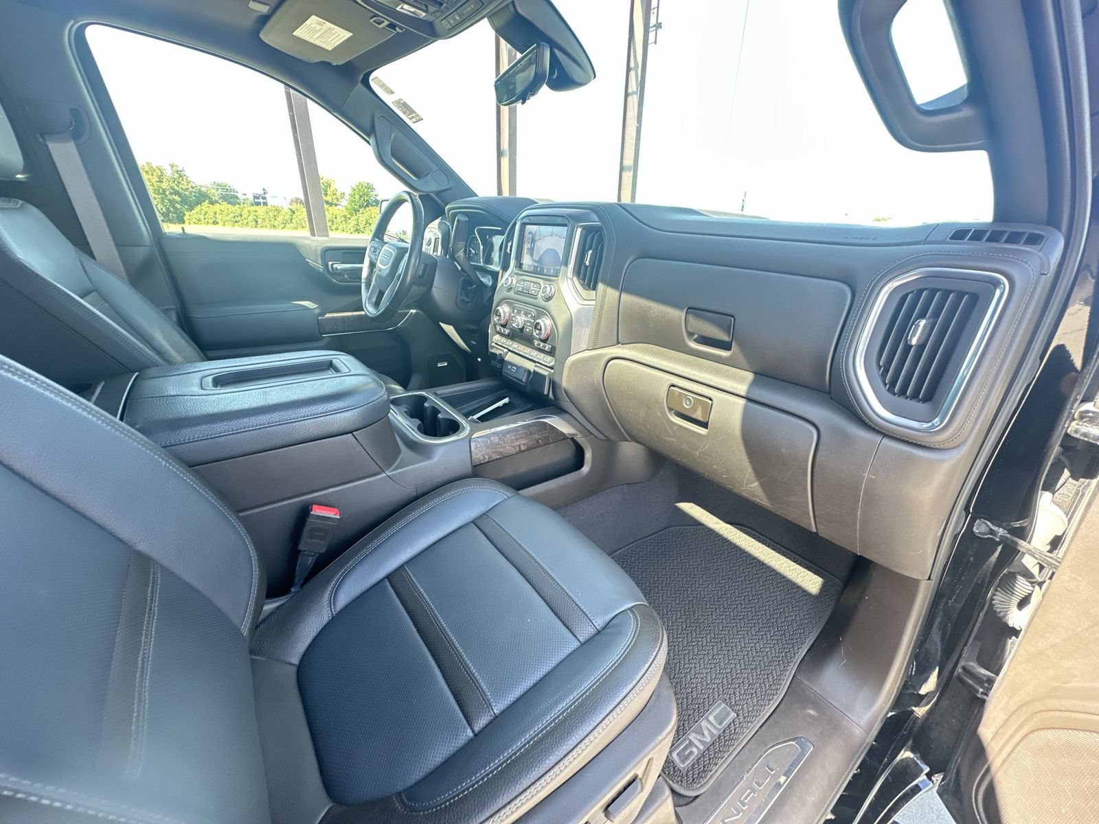 Used 2020 GMC Sierra 1500 Denali w/ Denali Ultimate Package AWD/4WD image 29