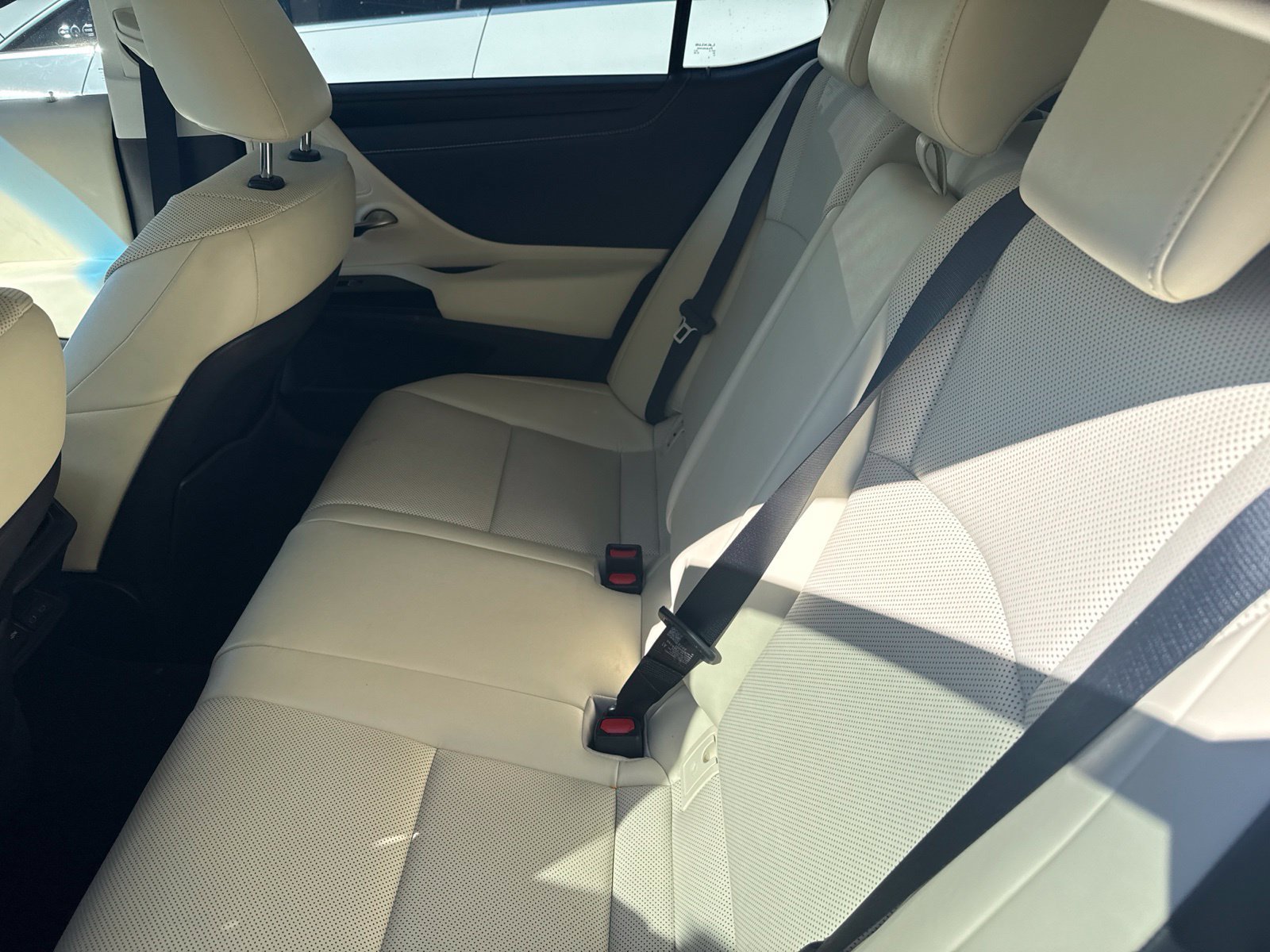 Used 2022 Lexus ES 300h w/ Premium Package FWD image 6