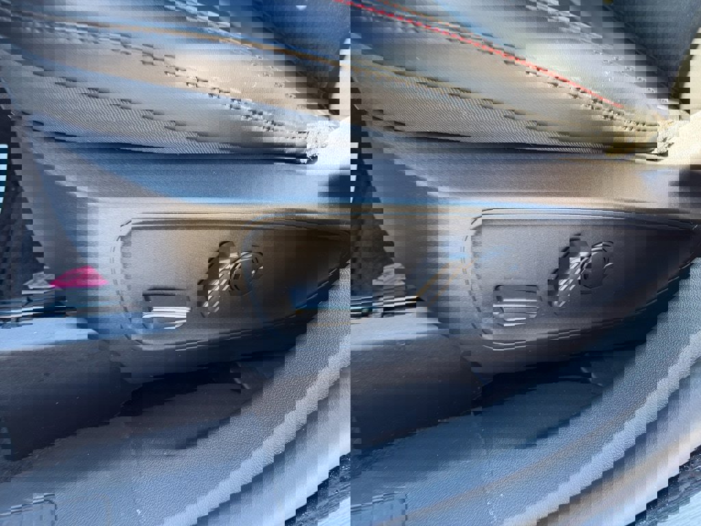 Used 2025 Ford Escape ST-Line image 17