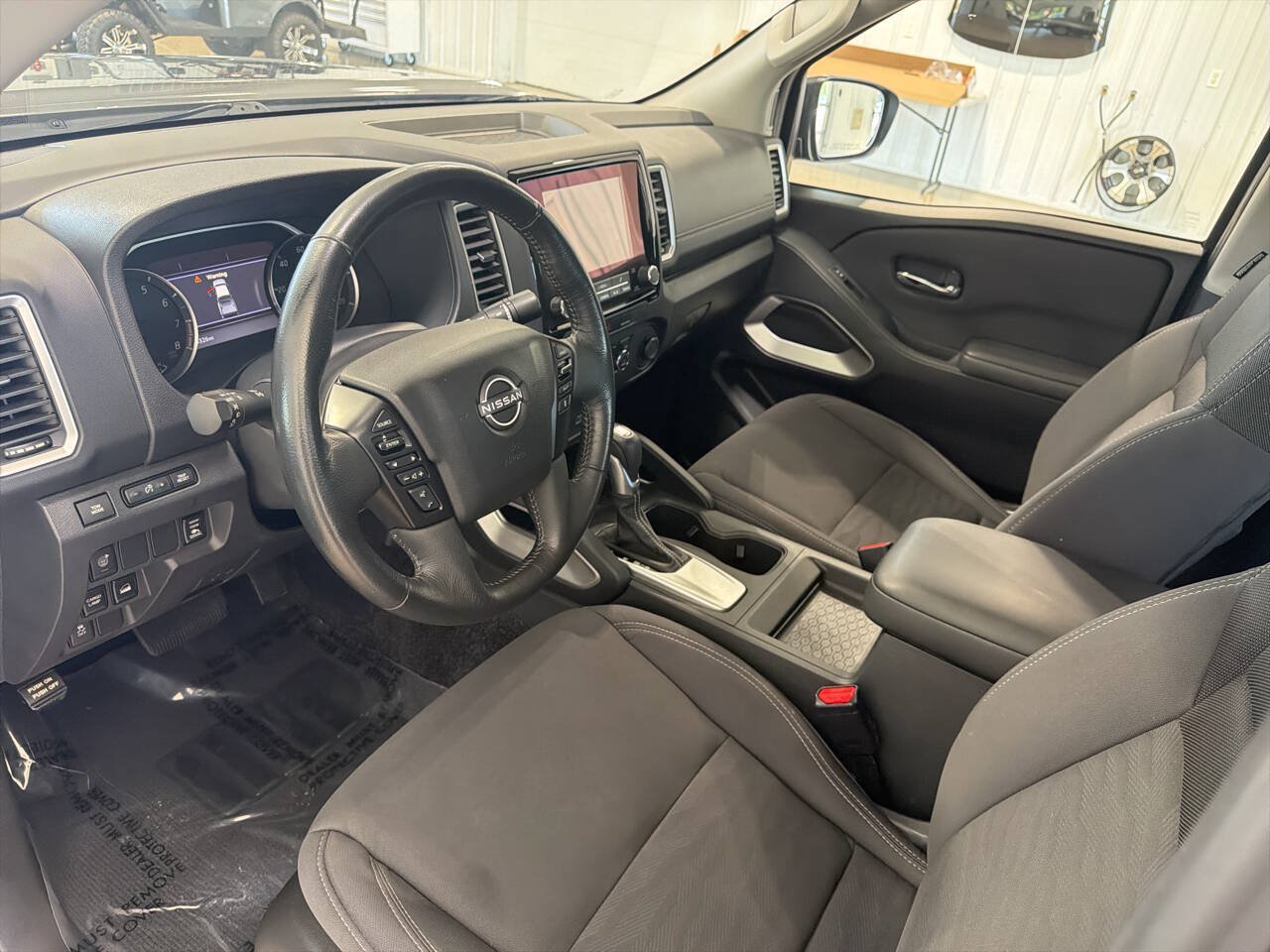Used 2023 Nissan Frontier SV w/ SV Convenience Package AWD/4WD image 9