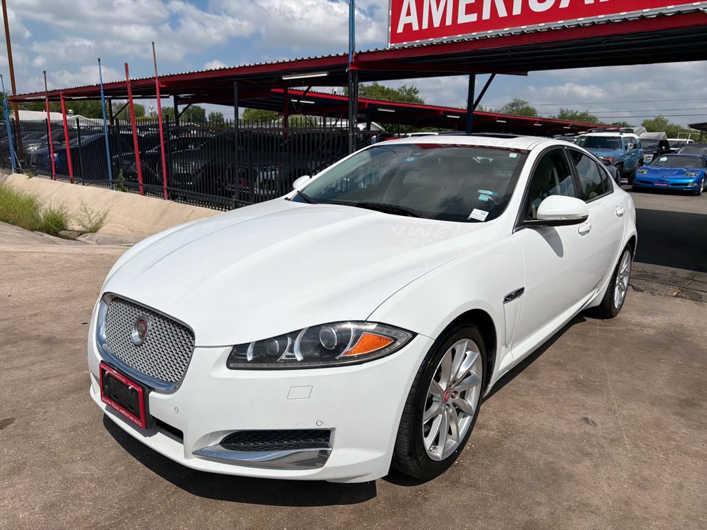 Used 2015 Jaguar XF Premium RWD image 3