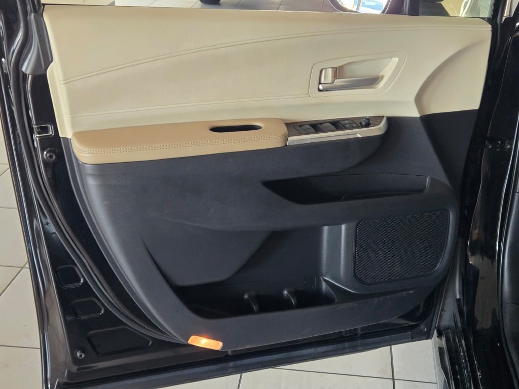 Used 2023 Toyota Sienna XLE AWD/4WD image 18