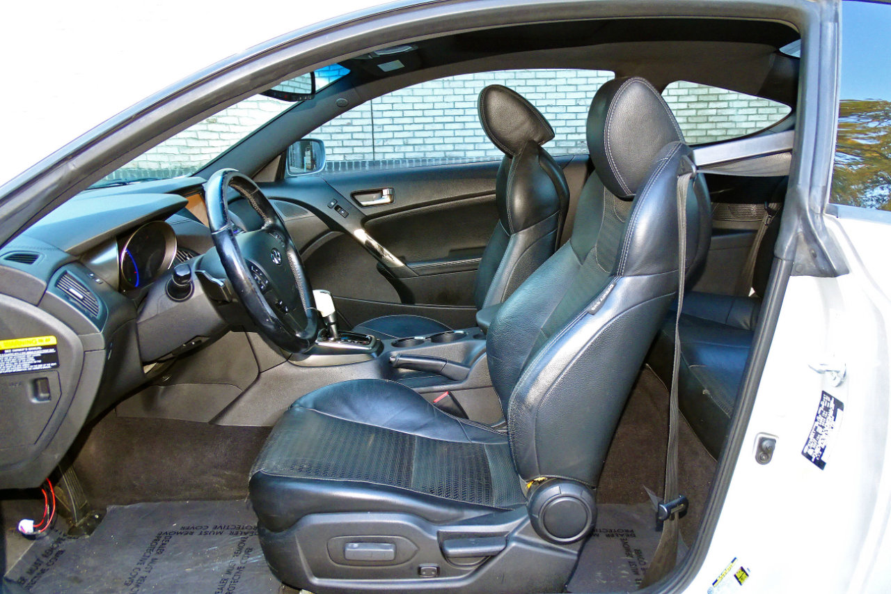 Used 2013 Hyundai Genesis 3.8 image 10