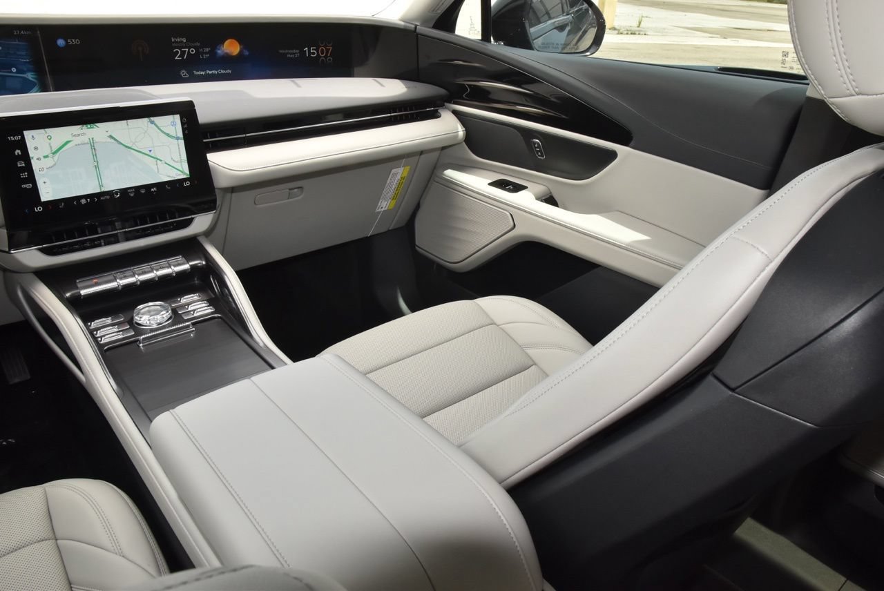 New 2026 Lincoln Nautilus Premier AWD/4WD image 17