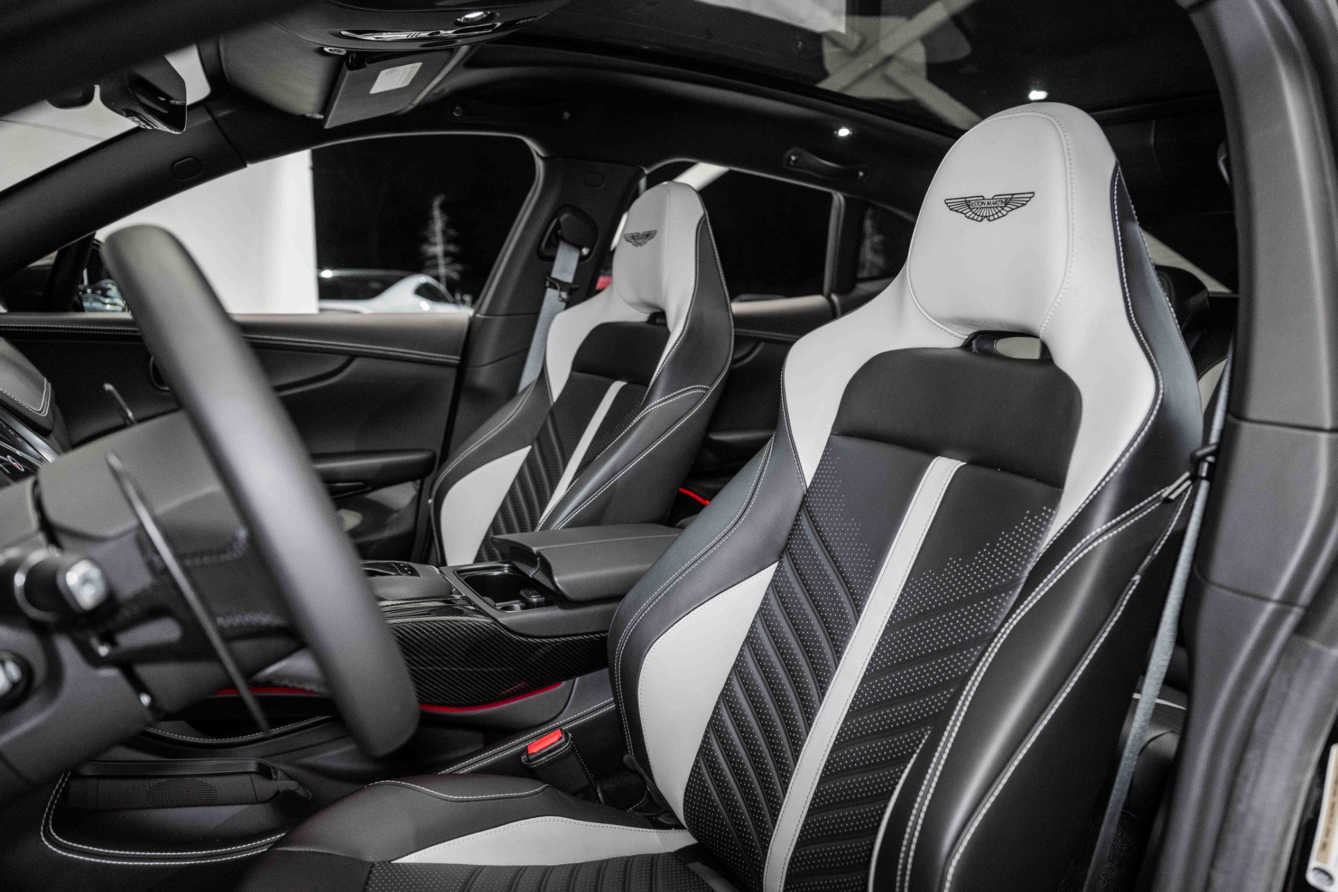 Used 2024 Aston Martin DBX 707 image 12