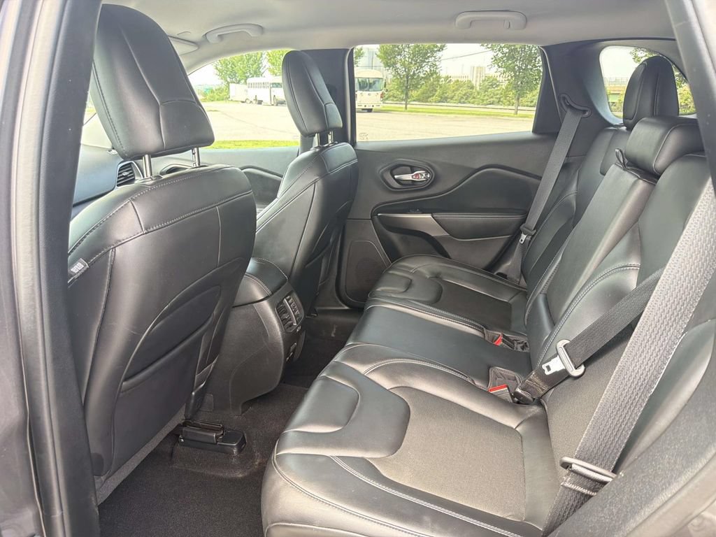 Used 2020 Jeep Cherokee Latitude Plus w/ Cold Weather Group AWD/4WD image 22