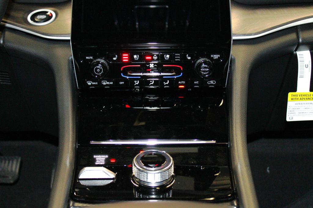 New 2025 Jeep Grand Cherokee Limited w/ Luxury Tech Group II image 21