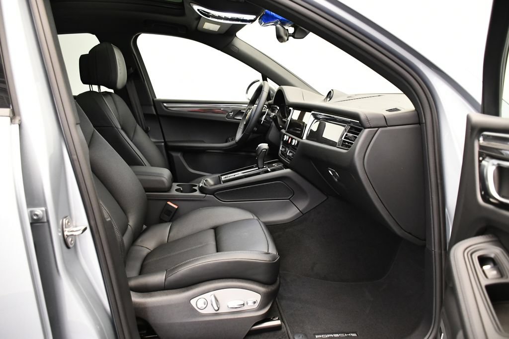 Certified 2026 Porsche Macan Turbo AWD/4WD image 50