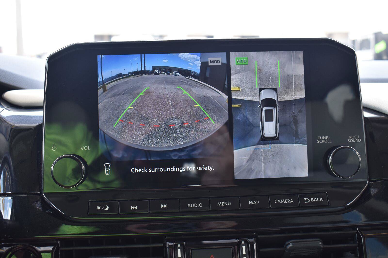 Used 2025 Nissan Pathfinder SL FWD image 36