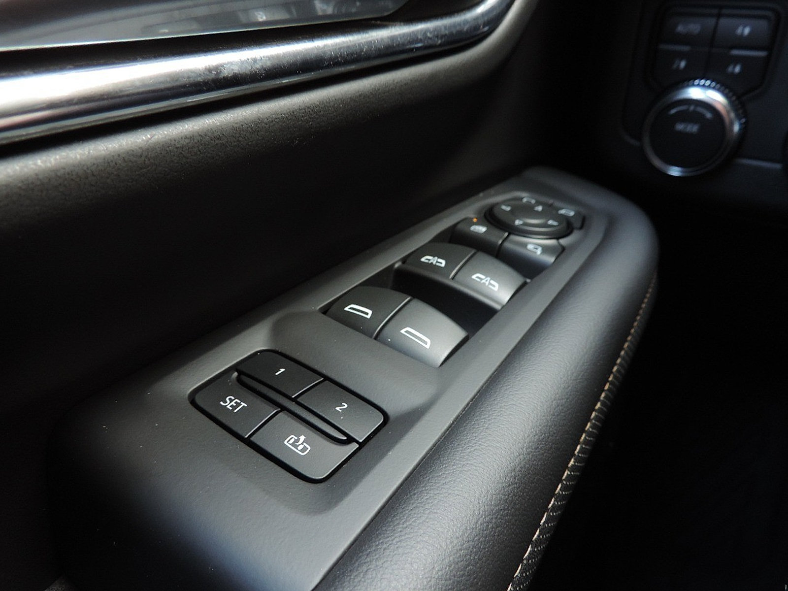 Certified 2024 GMC Yukon XL AT4 AWD/4WD image 26