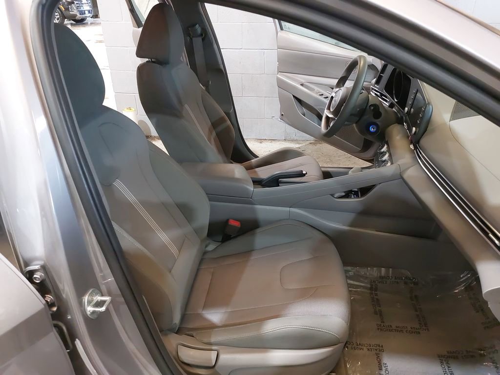 Used 2023 Hyundai Elantra SE FWD image 10