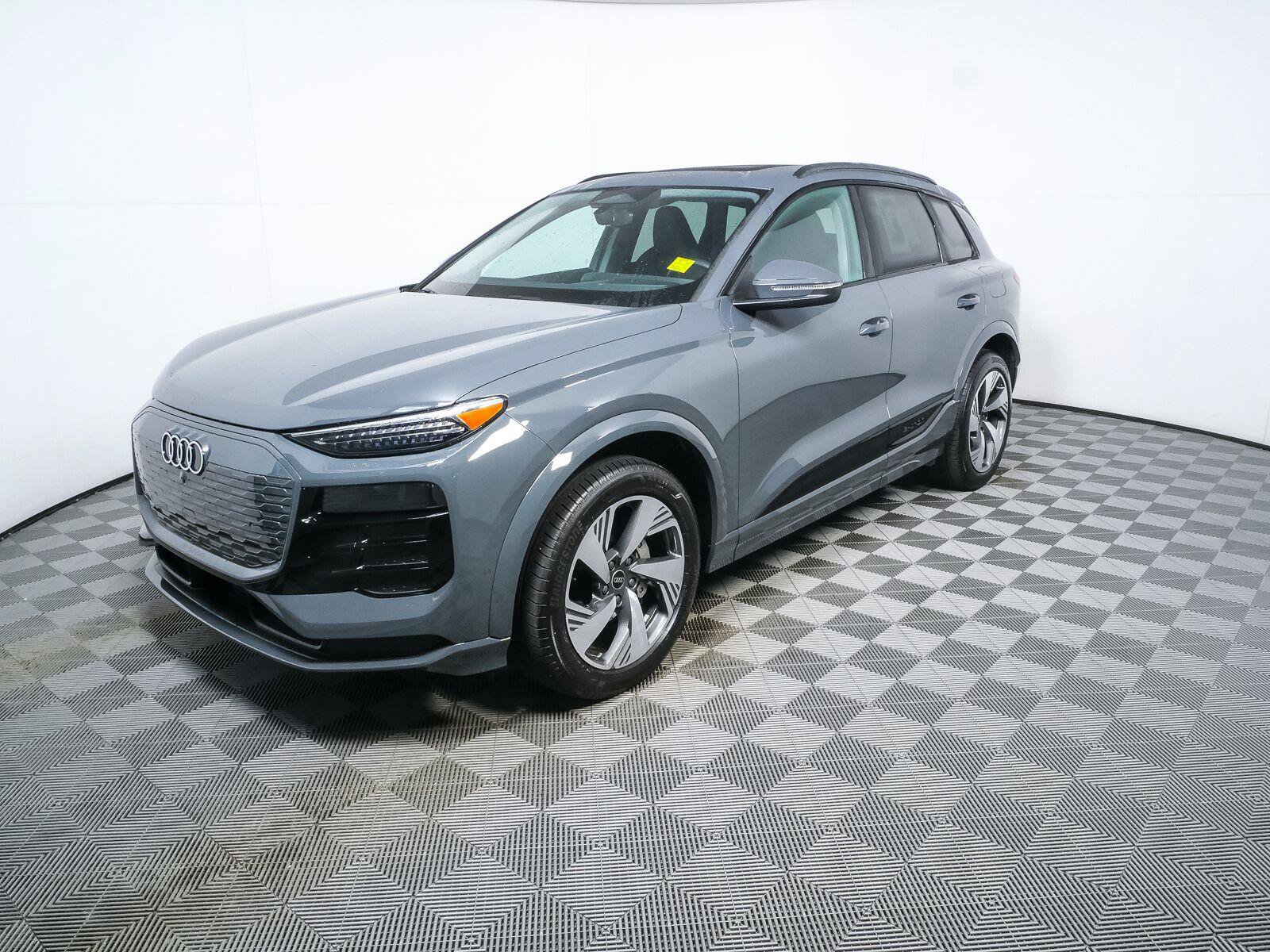 Used 2025 Audi Q6 e-tron Premium Plus w/ Premium Plus AWD/4WD image 27