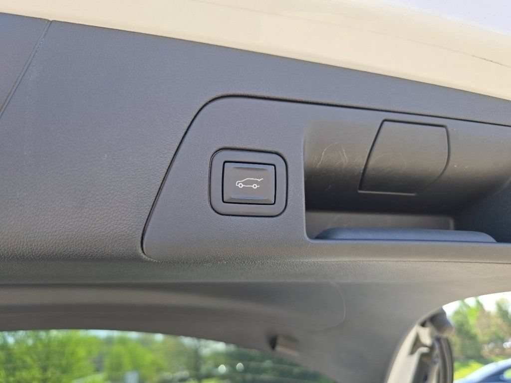 Used 2023 Buick Envision Preferred AWD/4WD image 9