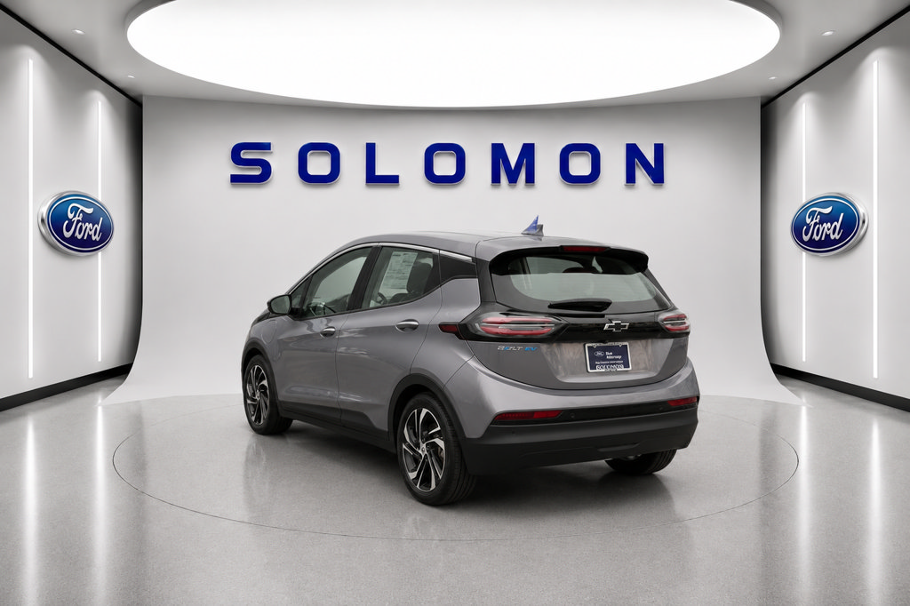 Used 2023 Chevrolet Bolt LT w/ Infotainment Package FWD image 8