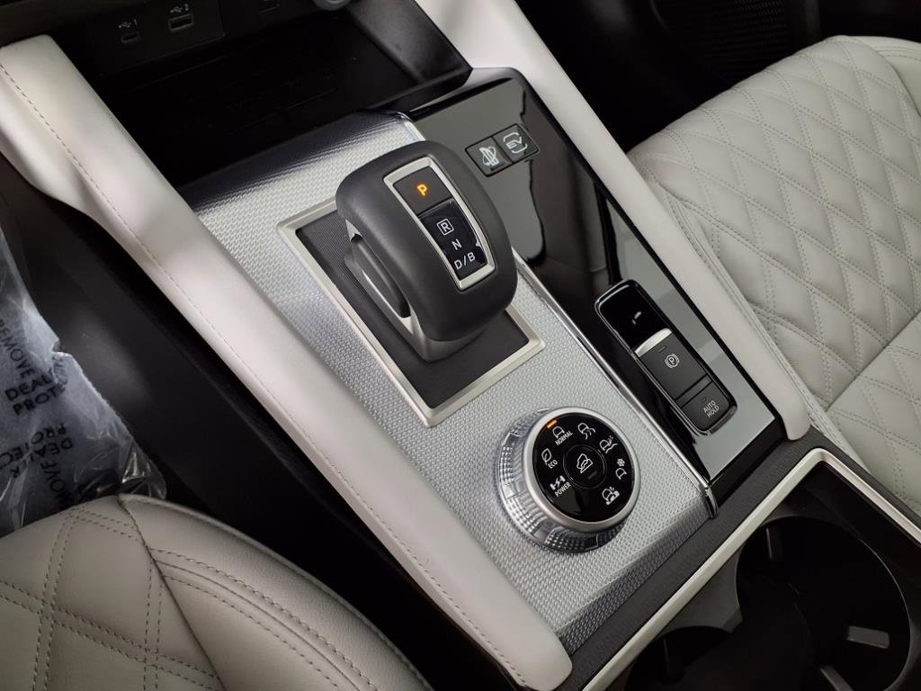 New 2025 Mitsubishi Outlander SEL image 19