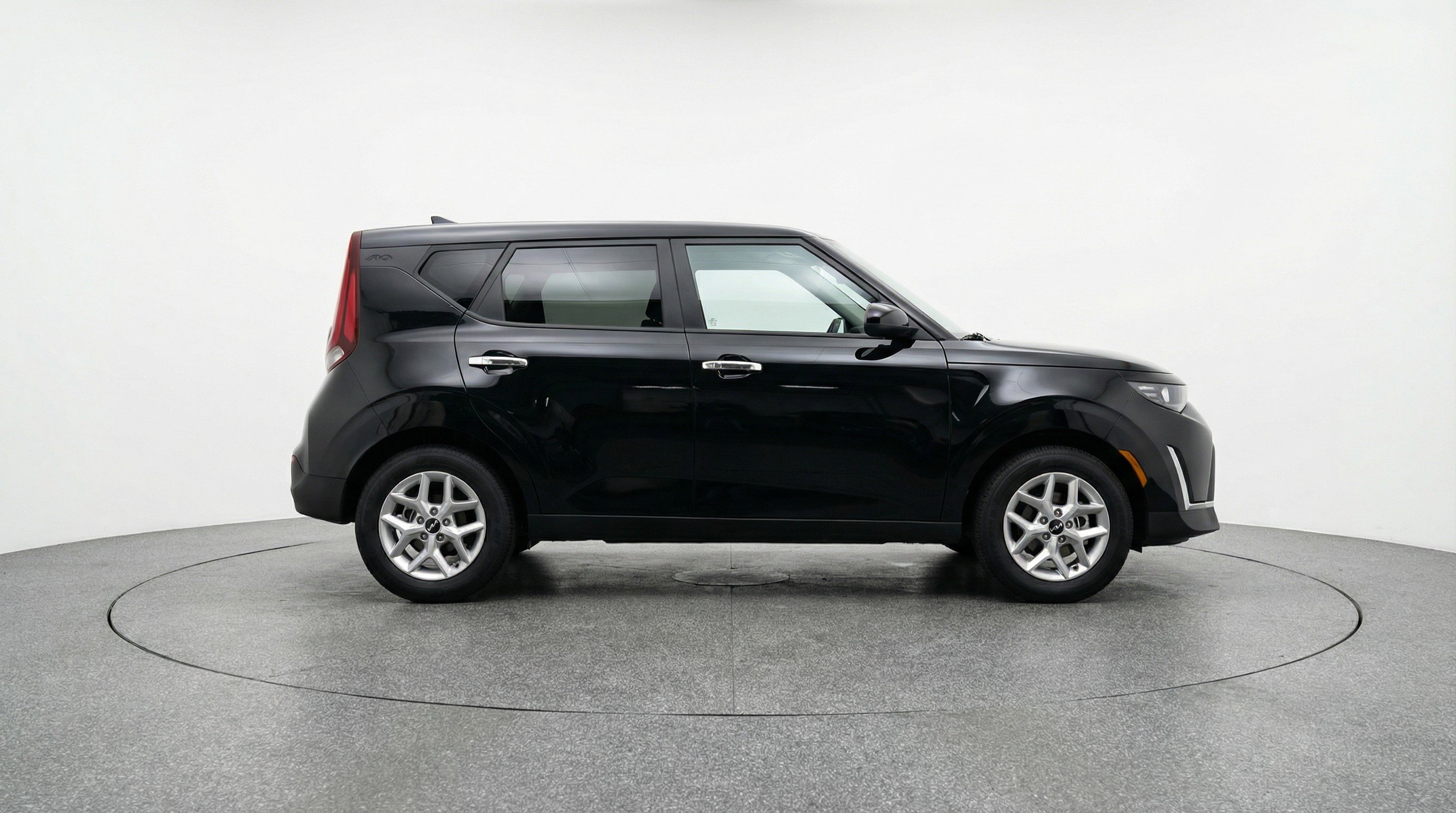 Used 2025 Kia Soul LX w/ LX Technology Package image 11