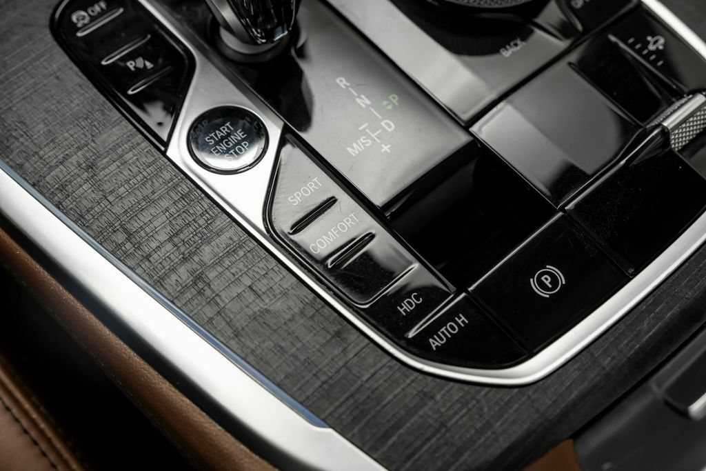 Used 2025 BMW ALPINA XB7 AWD/4WD image 34