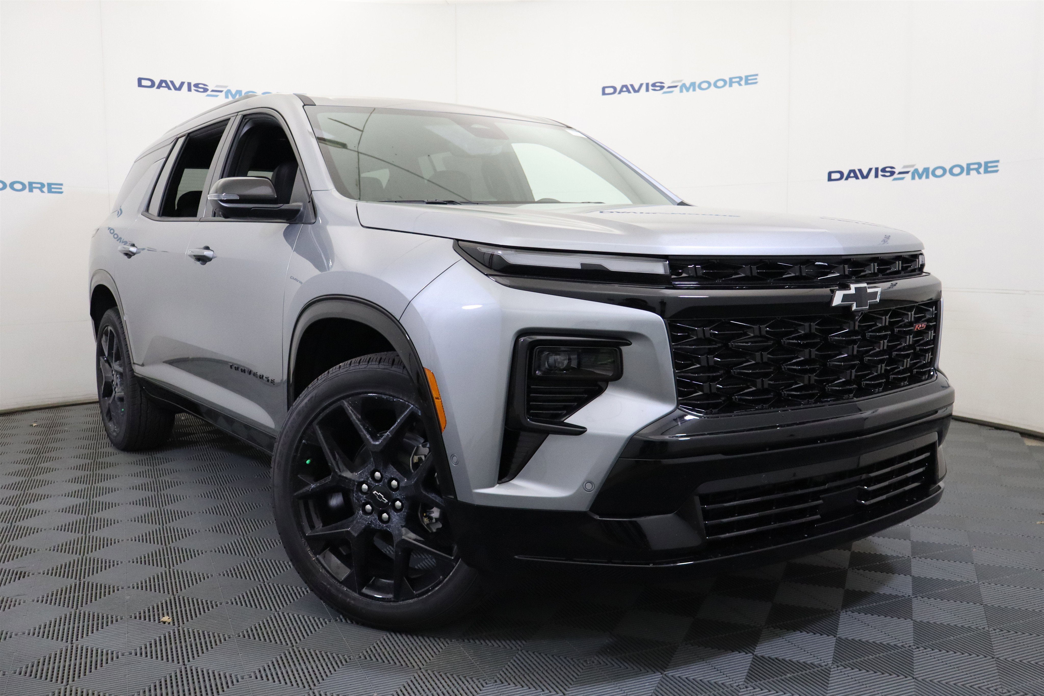 New 2026 Chevrolet Traverse RS w/ LPO, Floor Liner Package FWD image 2