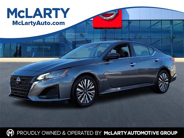 Used 2024 Nissan Altima 2.5 SV image 1