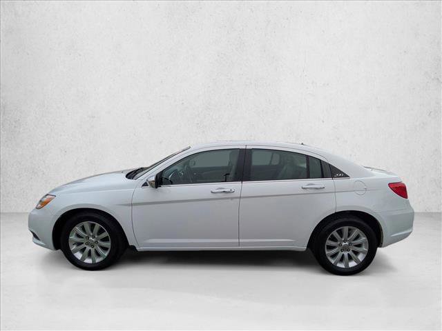 Used 2013 Chrysler 200 Limited image 9