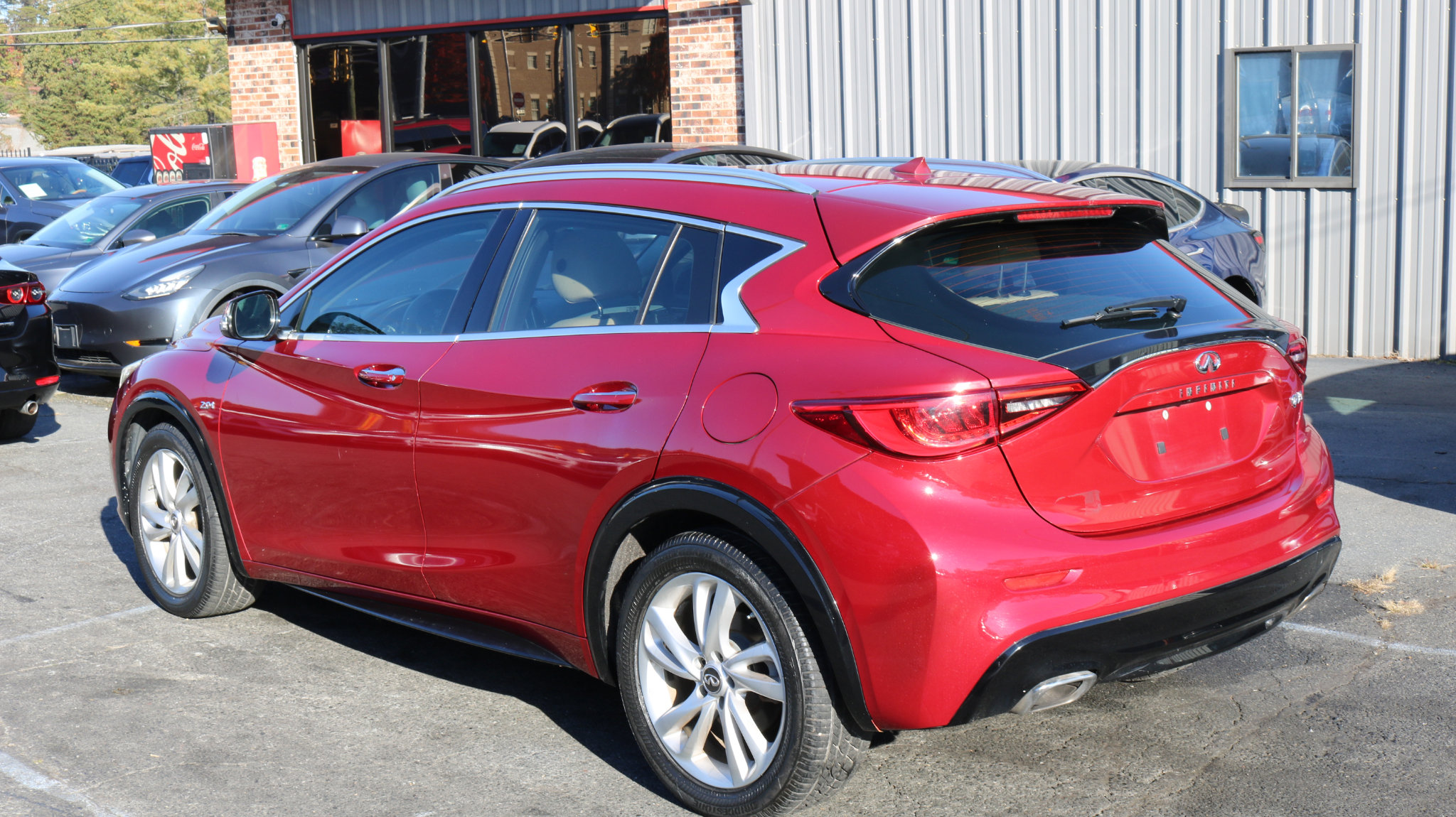 Used 2019 INFINITI QX30 image 6