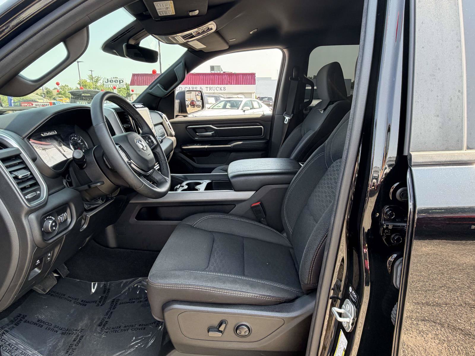Used 2025 RAM 1500 Big Horn AWD/4WD image 25