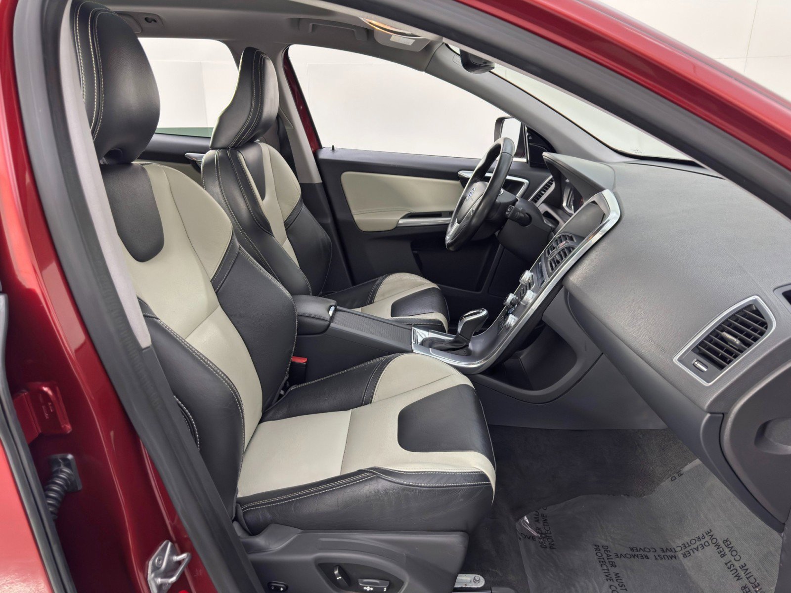 Used 2017 Volvo XC60 T5 Dynamic w/ Preferred Option Package image 15