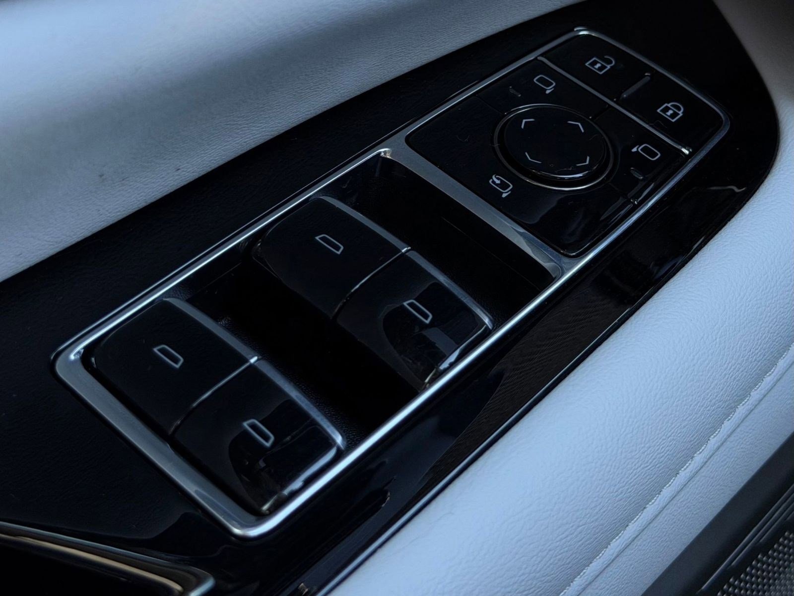 New 2026 Cadillac Optiq Luxury 1 image 11