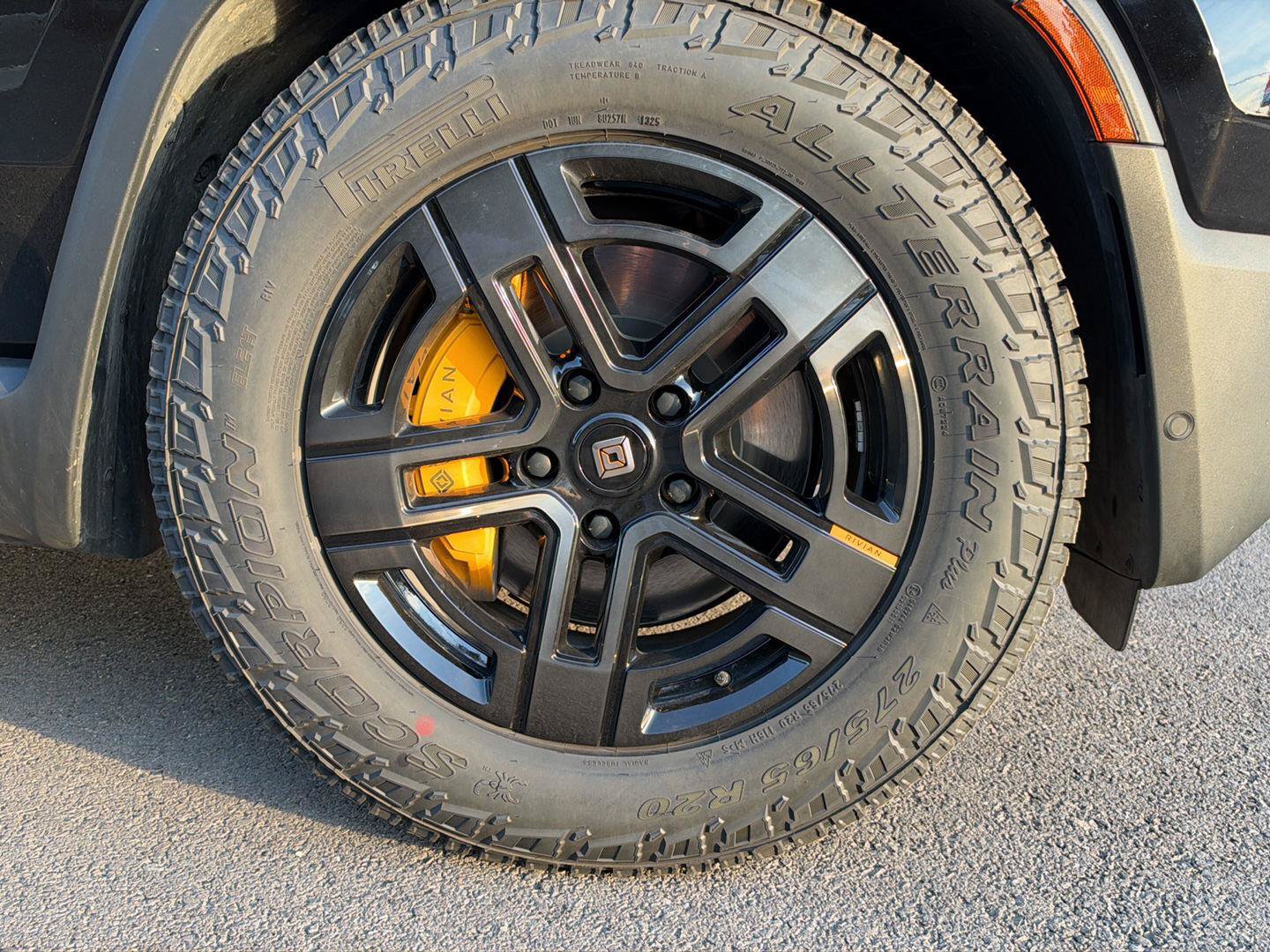 Used 2026 Rivian R1S Premium Tri AWD/4WD image 10